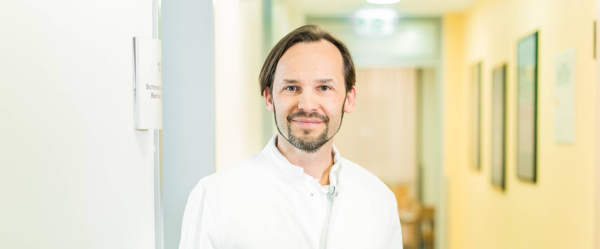 Sympathischer Arzt im Porträt