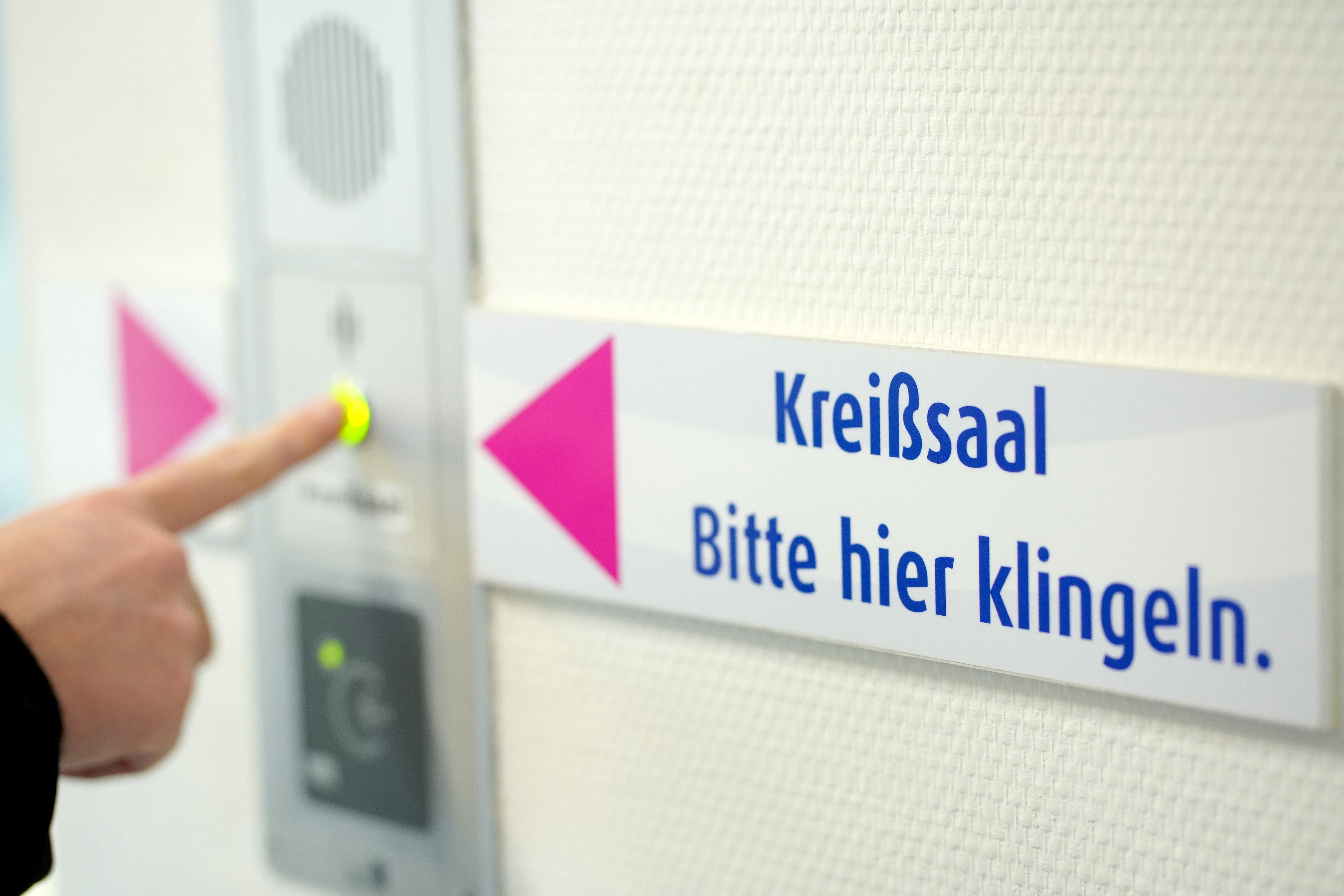 Höchste Sicherheit auch bei Risikoschwangerschaften: Der Kreißsaal des Mutter-Kind-Zentrums am Ortenau Klinikum Offenburg-Kehl liegt in unmittelbarer Nähe zur Kinderklinik mit ihrer Intensivstation für Früh- und Neugeborene