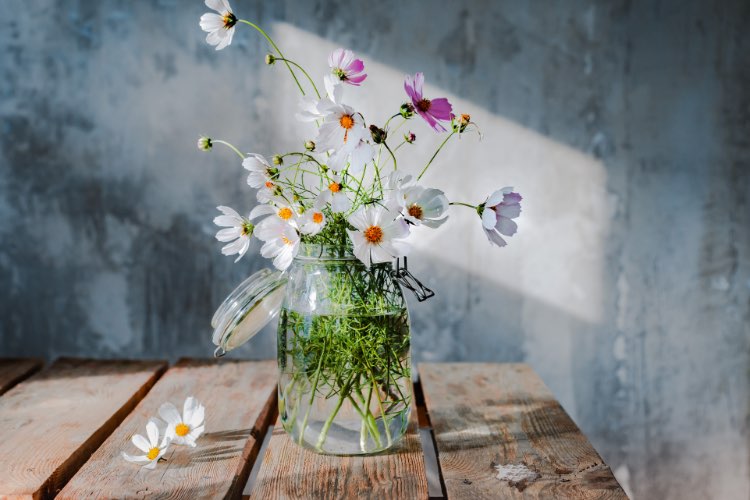 Abbildung: Grusskarten Genesung - Wiesenblumenstrauß in Vase